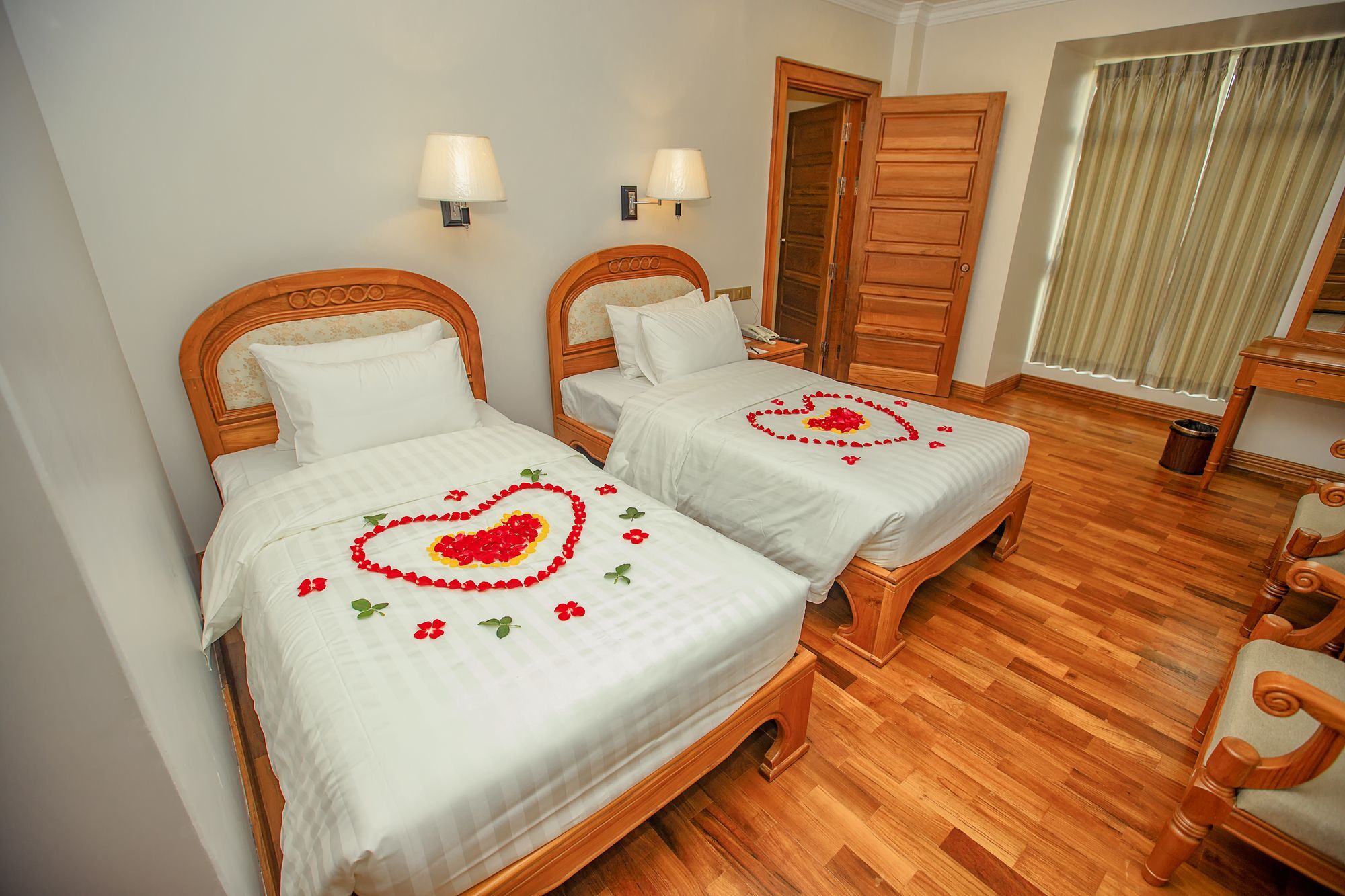 Mandalay Lodge Hotel ภายนอก รูปภาพ